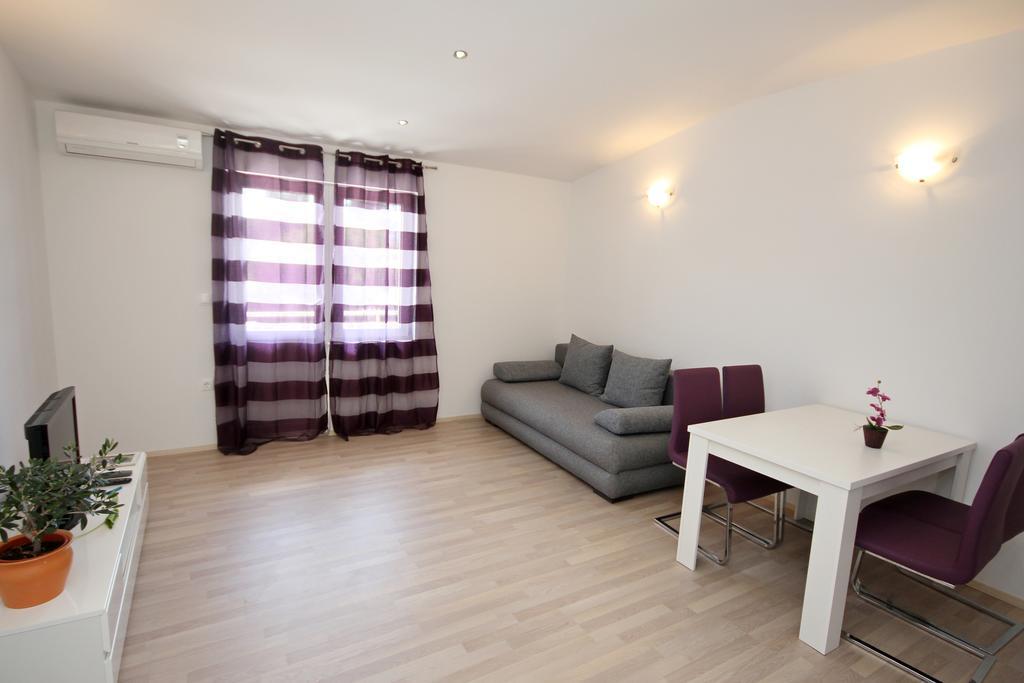 Apartments Luna Makarska Rum bild